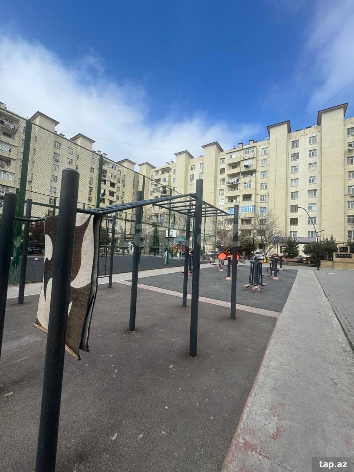 Satılır 4 otaqlı mənzil 100 m²