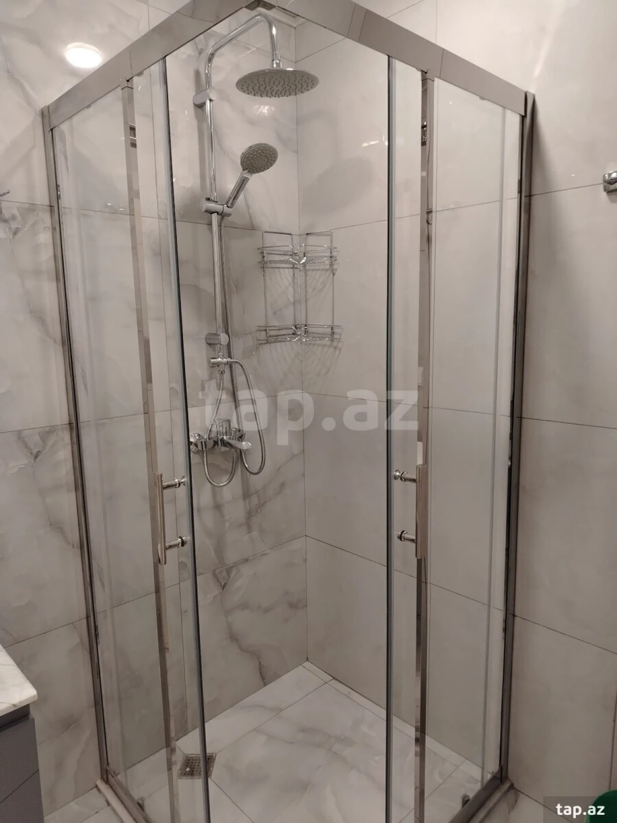 Kirayə verilir 3 otaqlı yeni tikili 85 m²