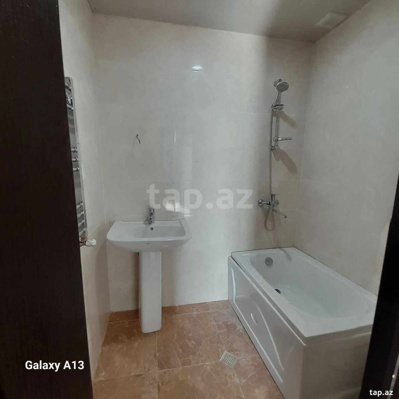 Satılır 3 otaqlı yeni tikili 77 m²
