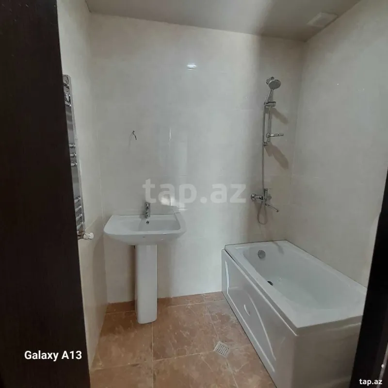 Satılır 3 otaqlı yeni tikili 77 m²