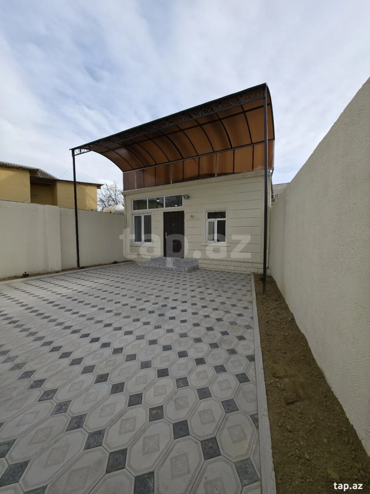 Satılır 4 otaqlı həyət evi