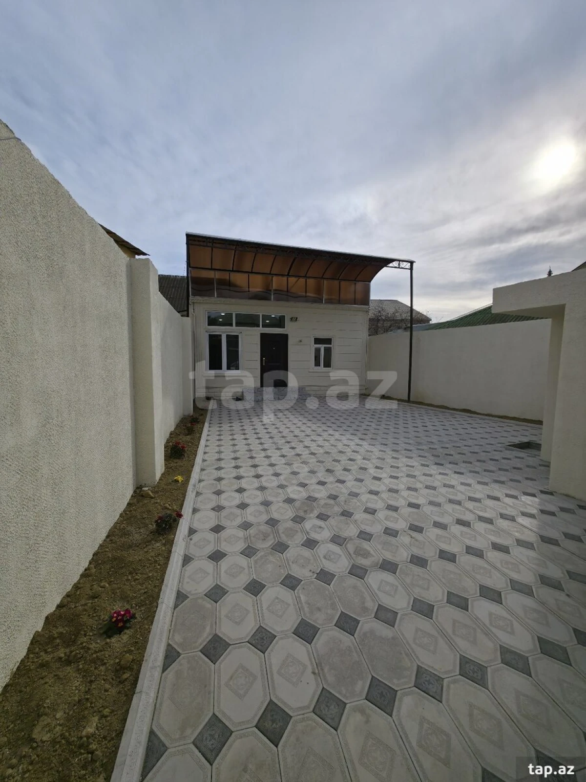 Satılır 4 otaqlı həyət evi