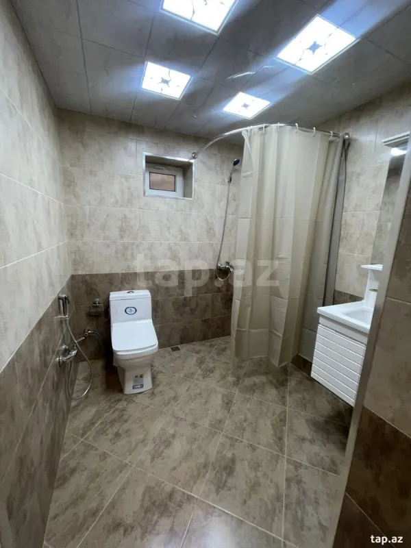 Satılır 5 otaqlı həyət evi