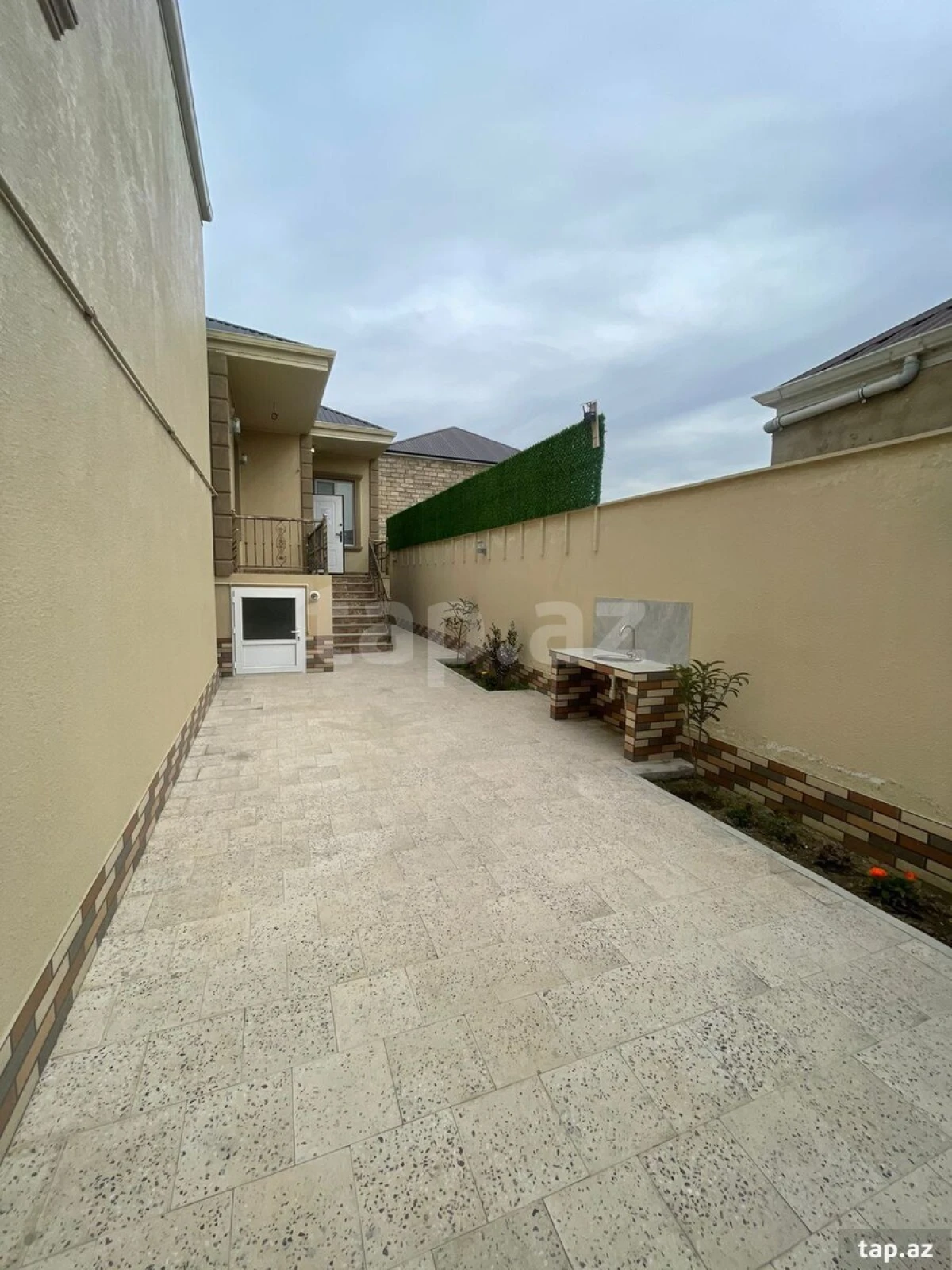 Satılır 4 otaqlı həyət evi