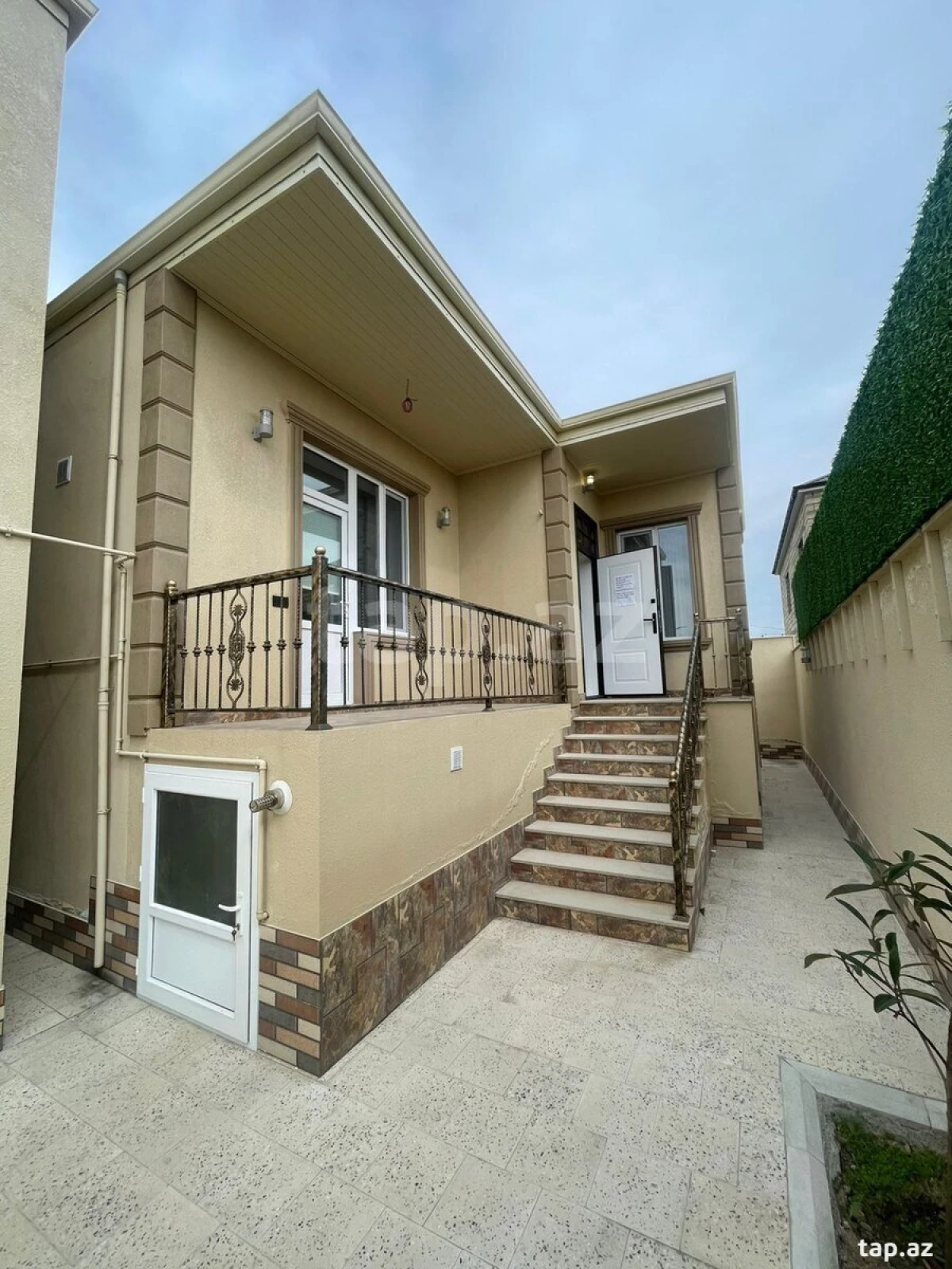 Satılır 4 otaqlı həyət evi