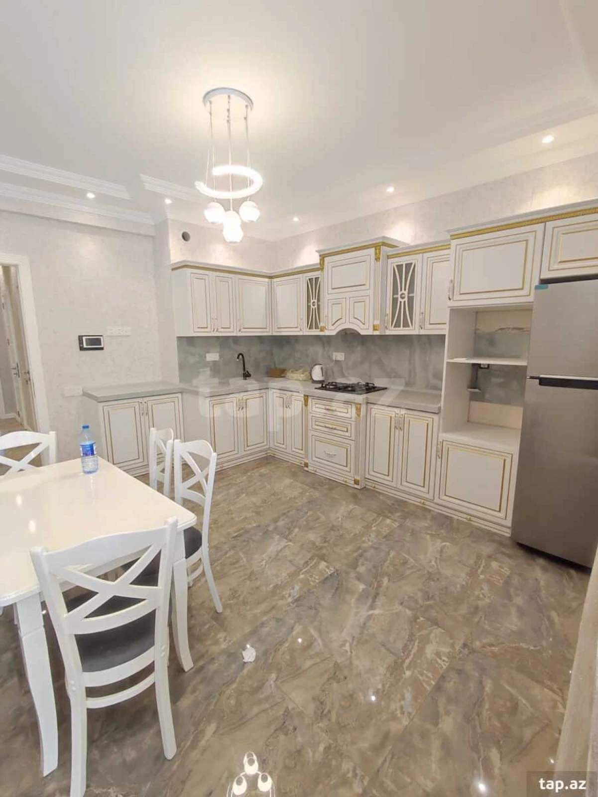 Kirayə verilir 2 otaqlı yeni tikili 92 m²