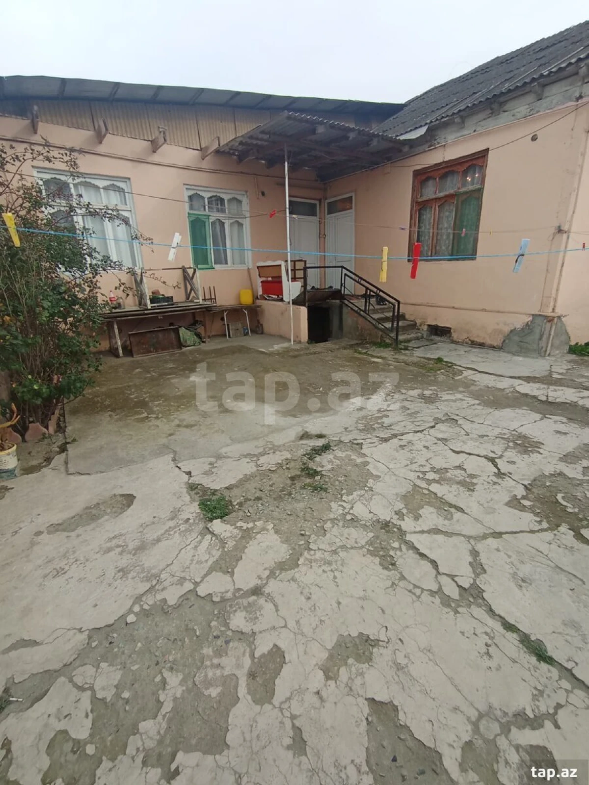 Satılır 5 otaqlı həyət evi