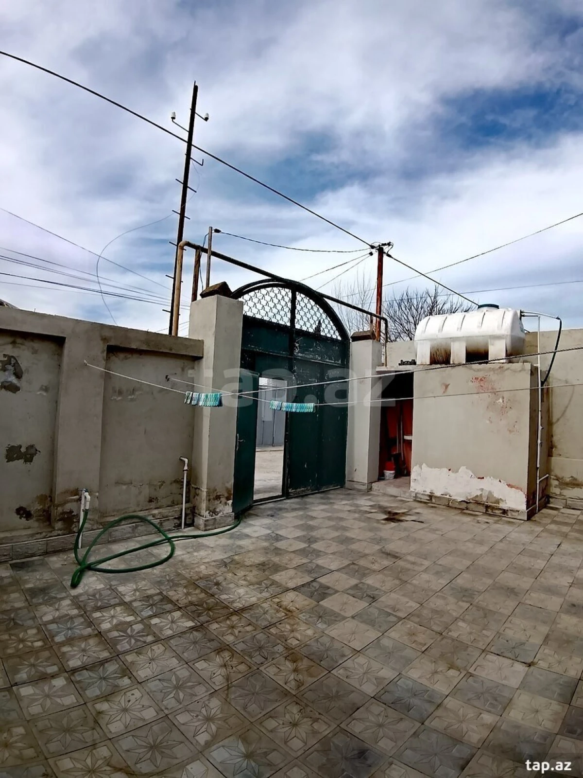 Satılır 4 otaqlı həyət evi