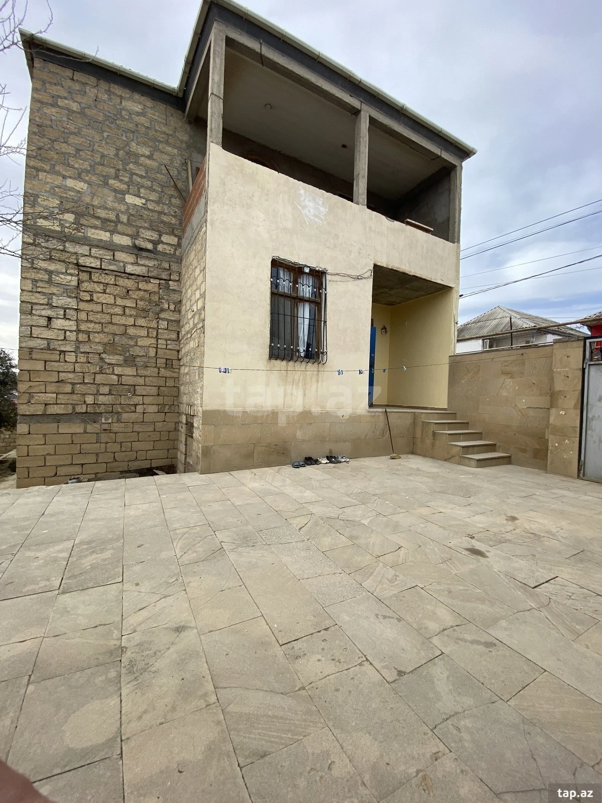 Satılır 5 otaqlı həyət evi 200 m²