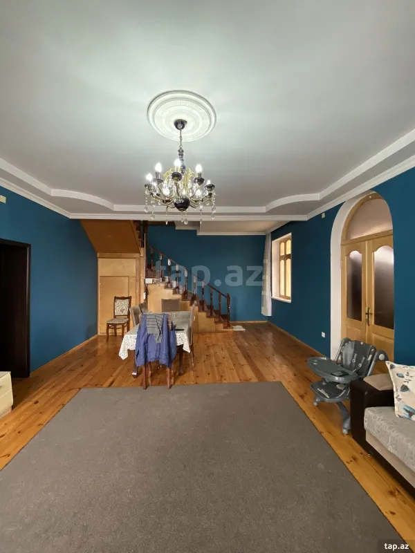 Satılır 5 otaqlı həyət evi 200 m²