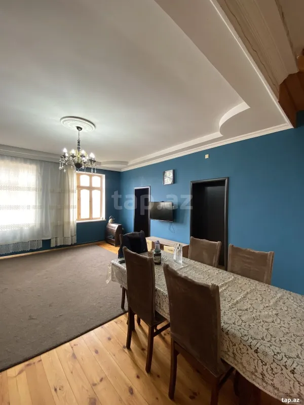 Satılır 5 otaqlı həyət evi 200 m²