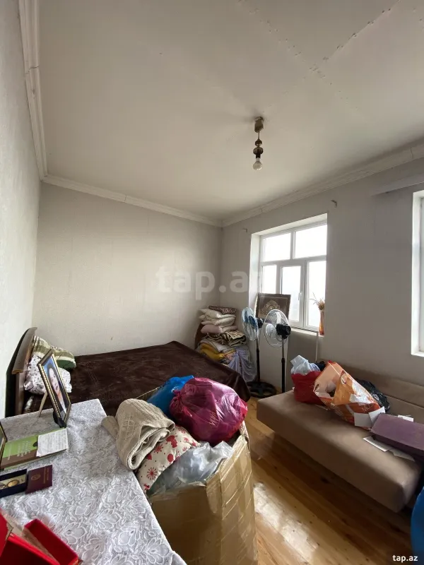 Satılır 5 otaqlı həyət evi 200 m²