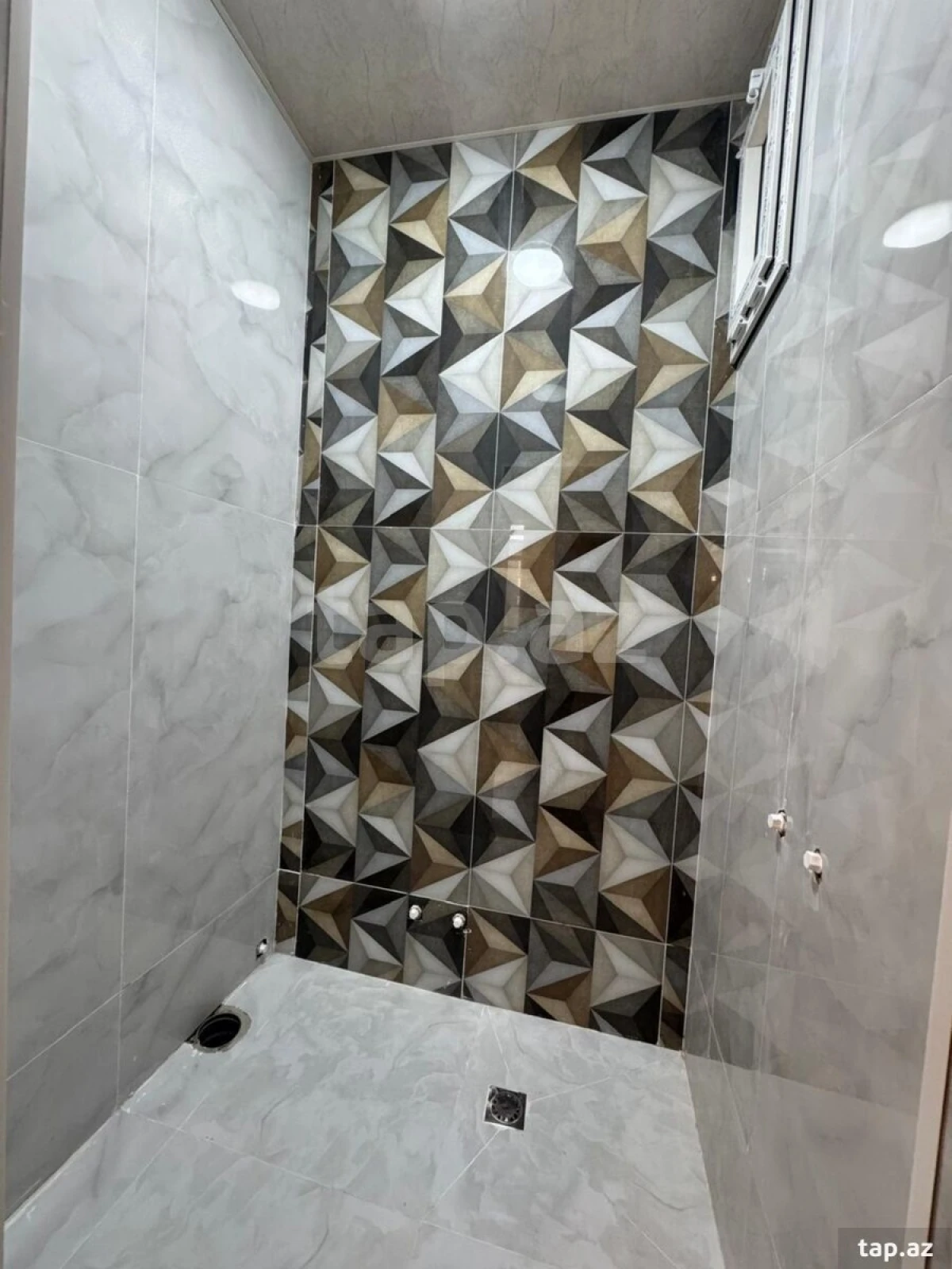 Satılır 6 otaqlı həyət evi