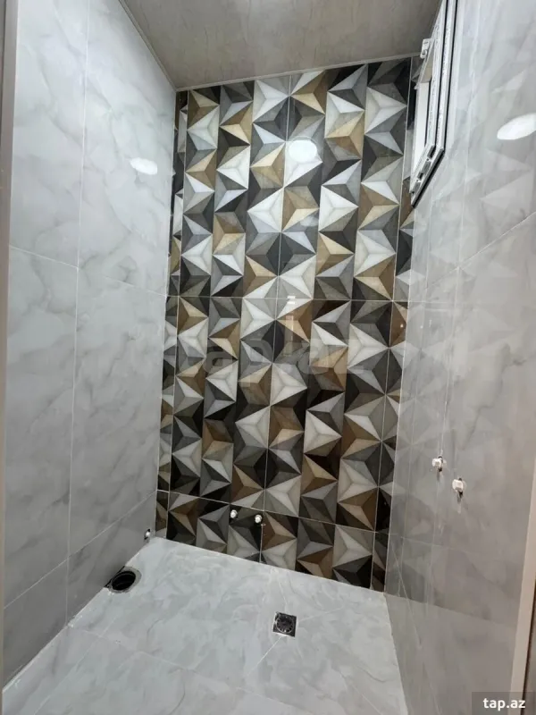 Satılır 6 otaqlı həyət evi