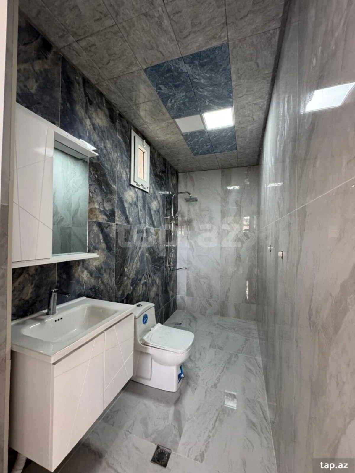 Satılır 6 otaqlı həyət evi