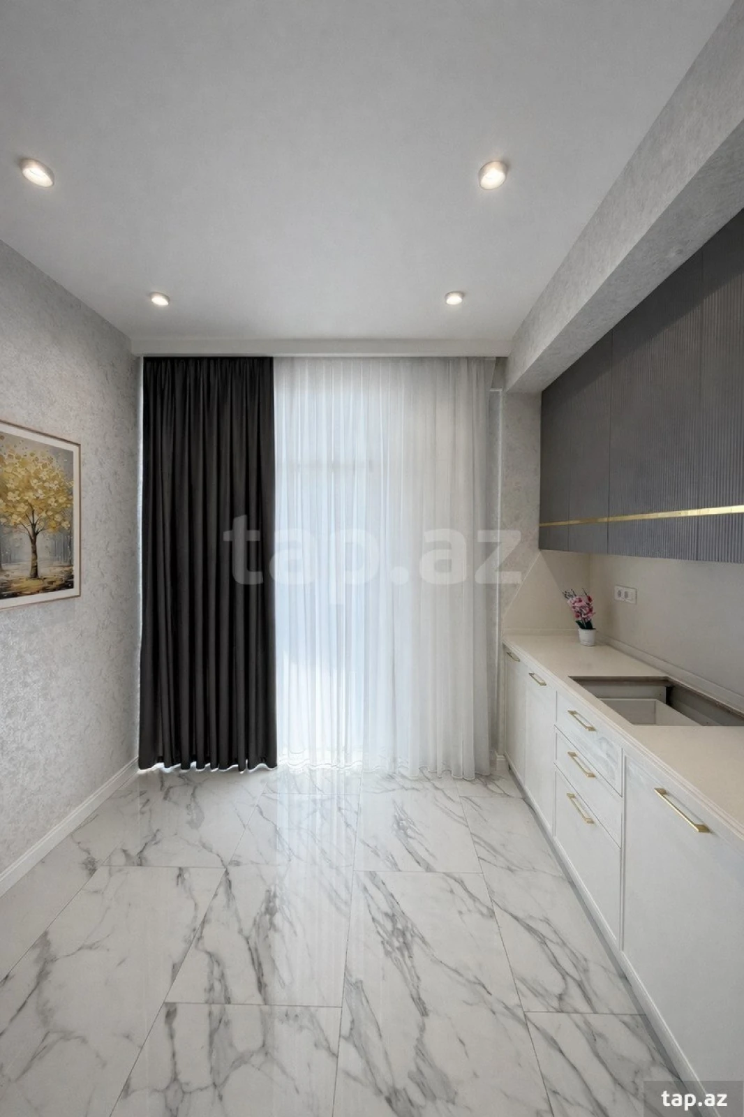 Satılır 3 otaqlı yeni tikili 90 m²