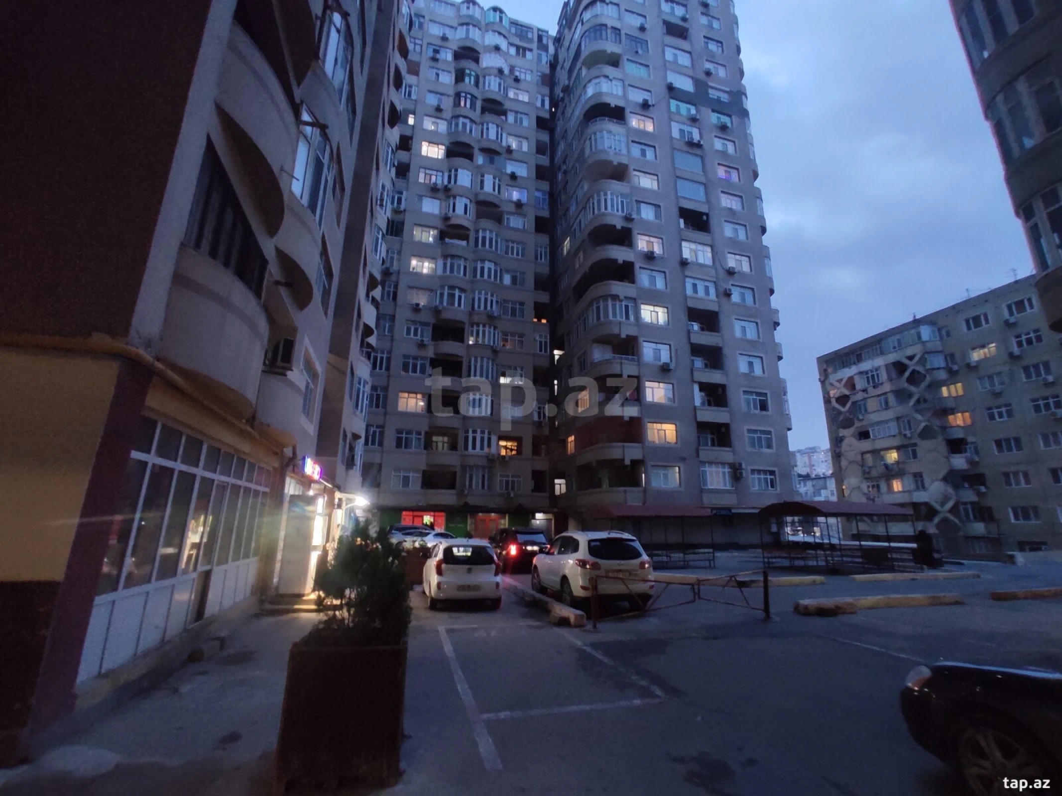 Kirayə verilir 2 otaqlı yeni tikili 65 m²