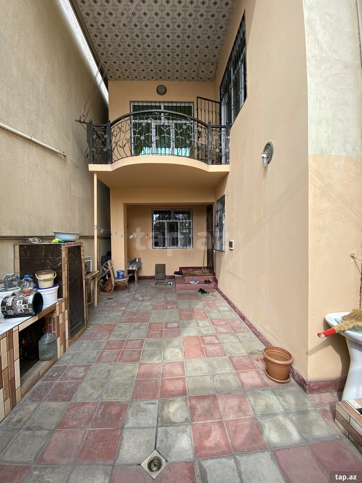 Satılır 5 otaqlı həyət evi