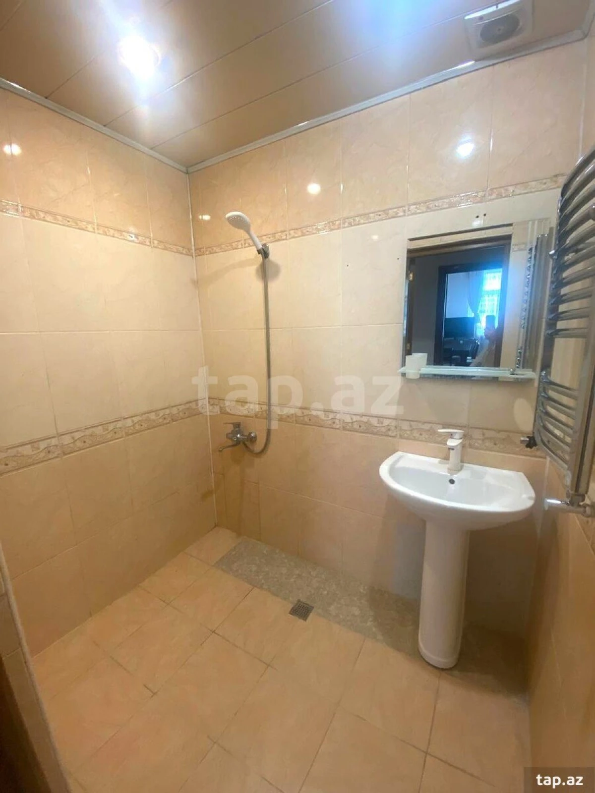 Kirayə verilir 2 otaqlı yeni tikili 67 m²