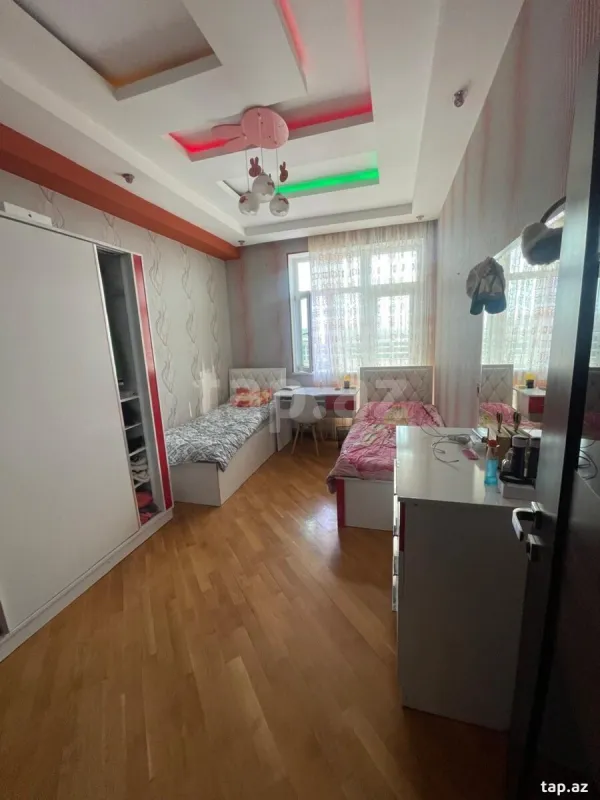 Satılır 4 otaqlı yeni tikili 145 m²