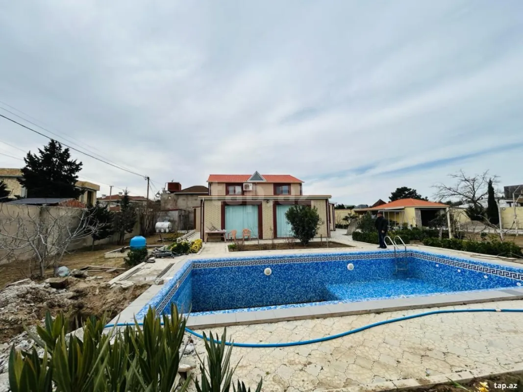 Satılır 4 otaqlı həyət evi