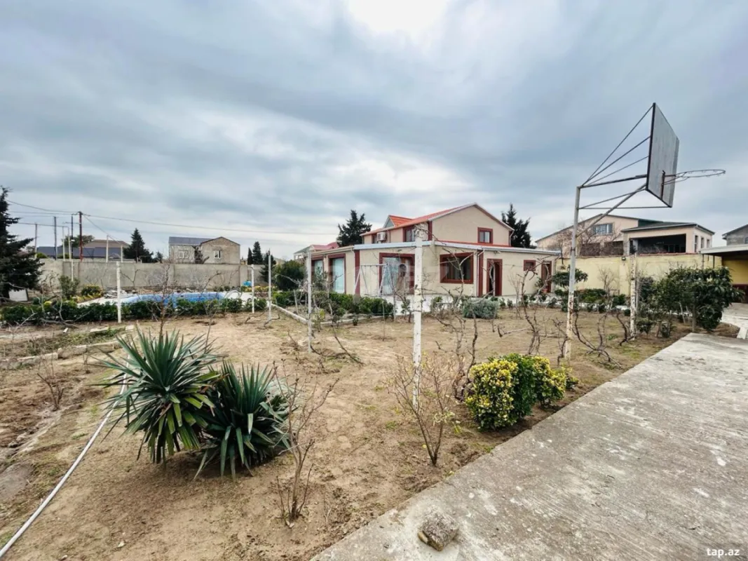 Satılır 4 otaqlı həyət evi