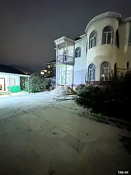 Satılır 8 otaqlı həyət evi