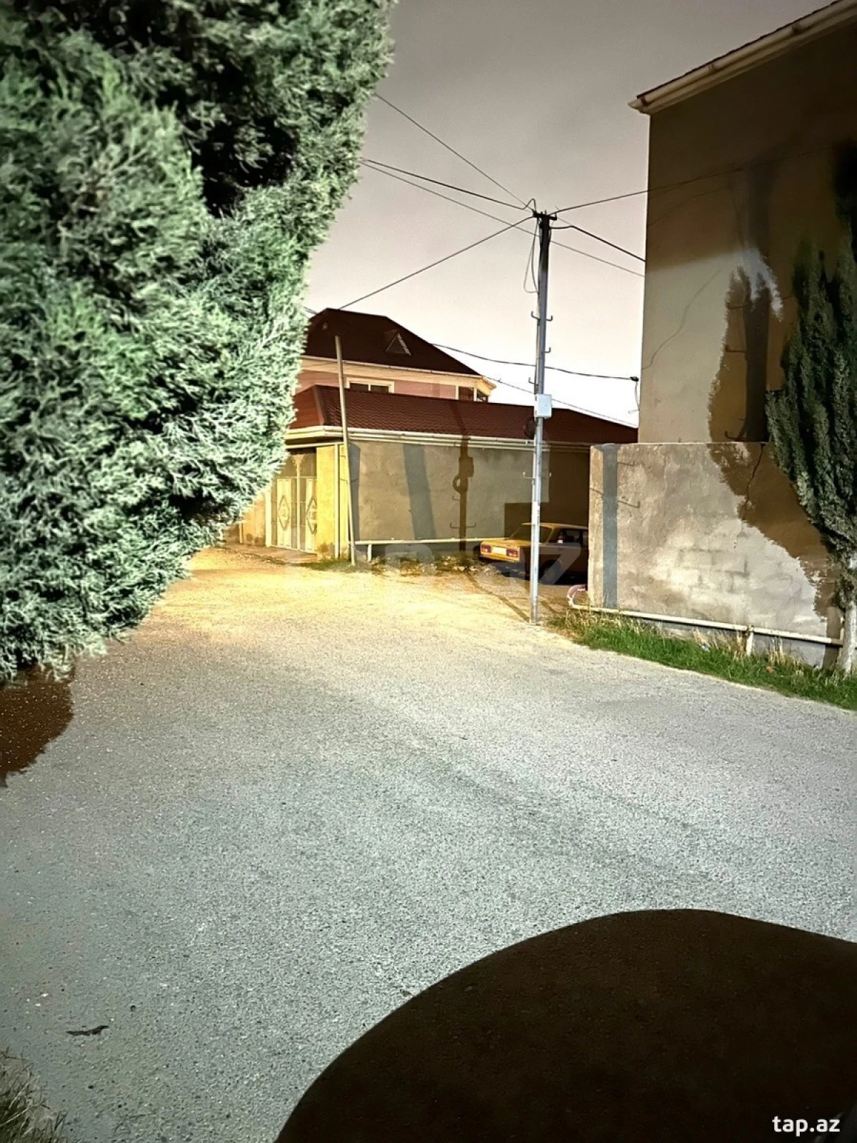 Satılır 8 otaqlı həyət evi