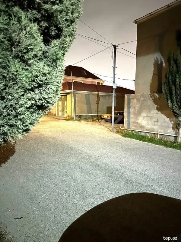 Satılır 8 otaqlı həyət evi