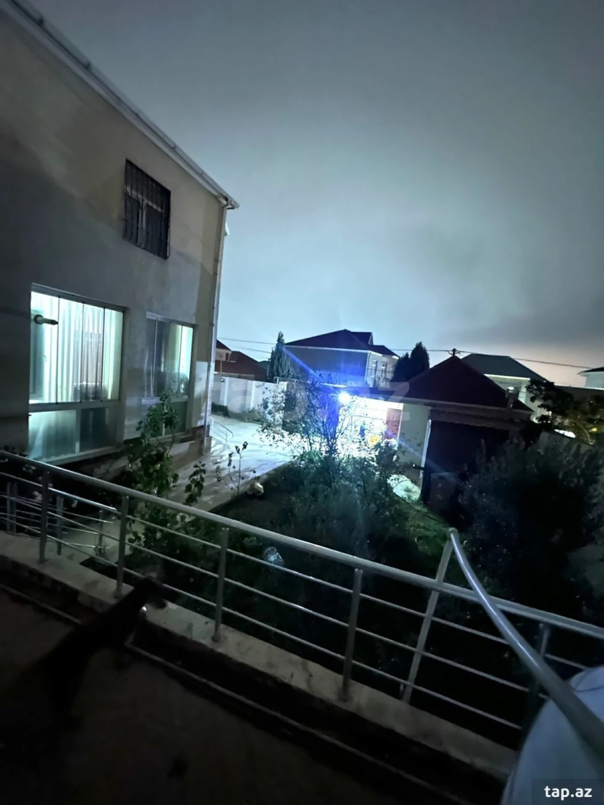 Satılır 8 otaqlı həyət evi