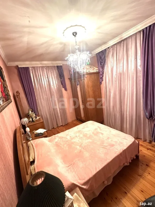 Satılır 8 otaqlı həyət evi