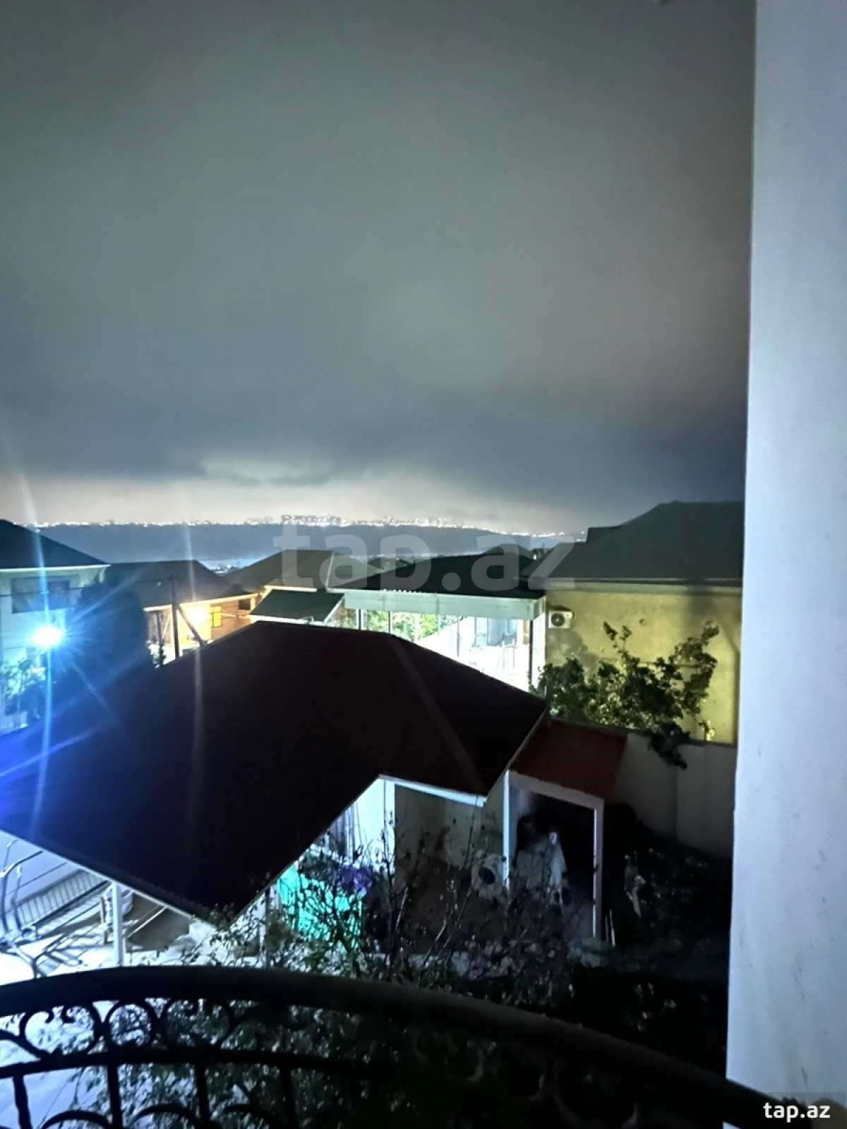 Satılır 8 otaqlı həyət evi