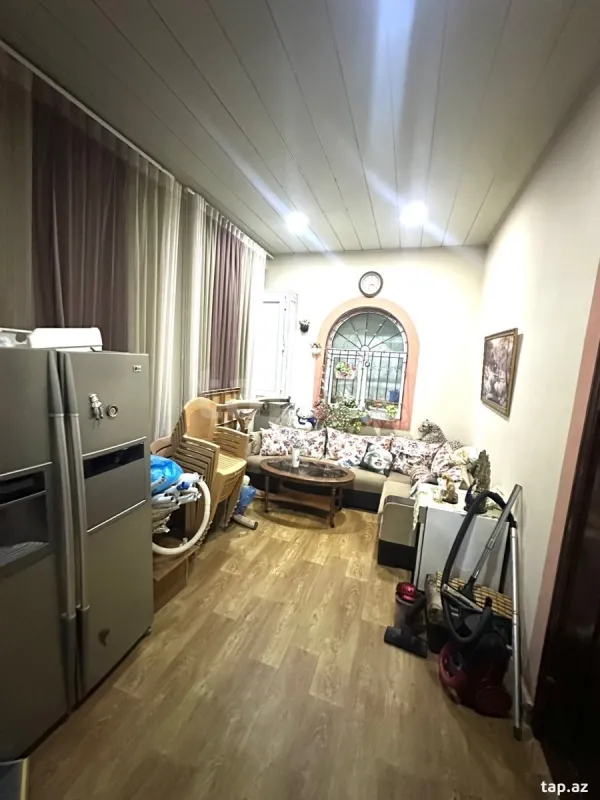 Satılır 8 otaqlı həyət evi