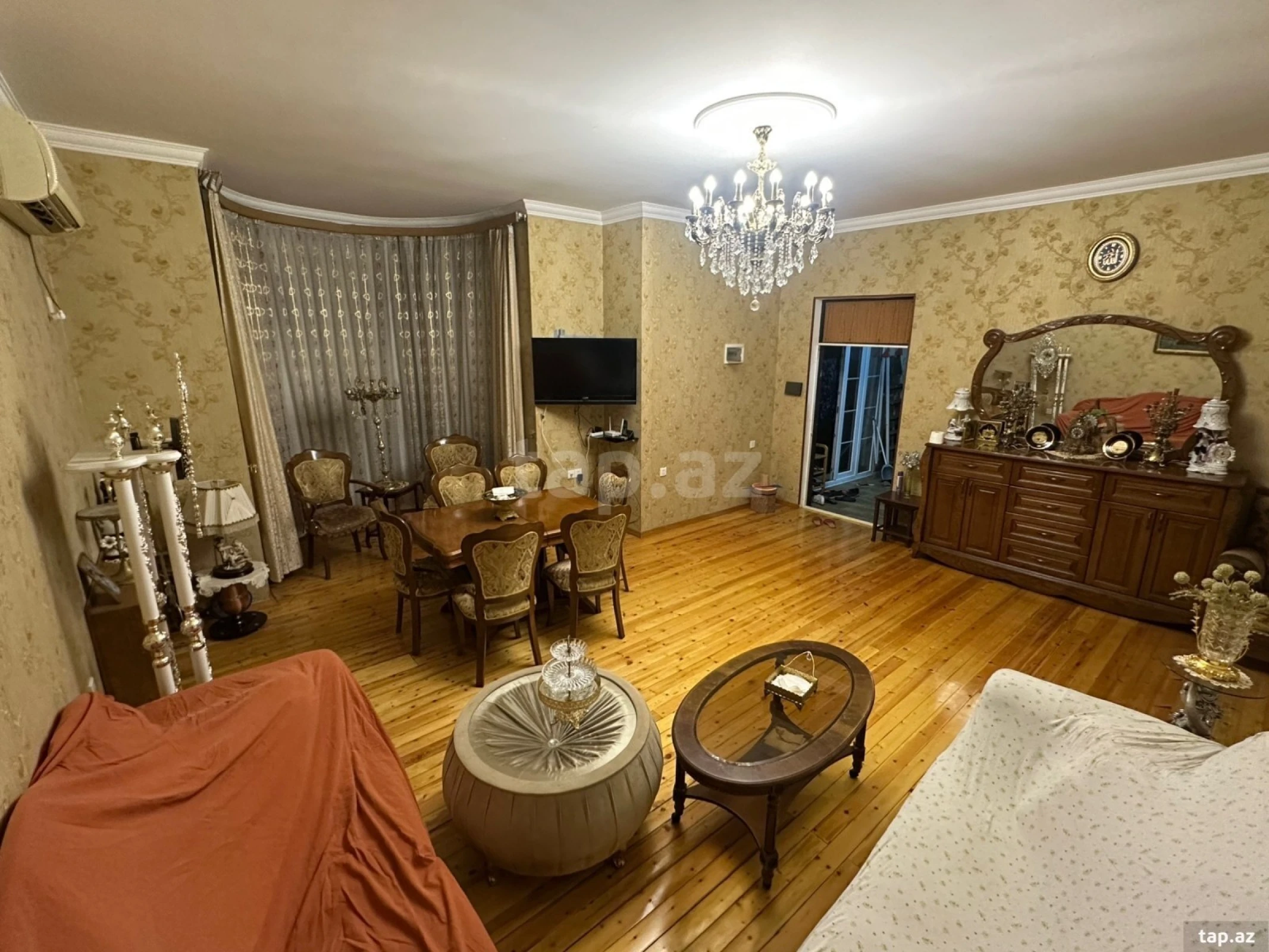 Satılır 8 otaqlı həyət evi