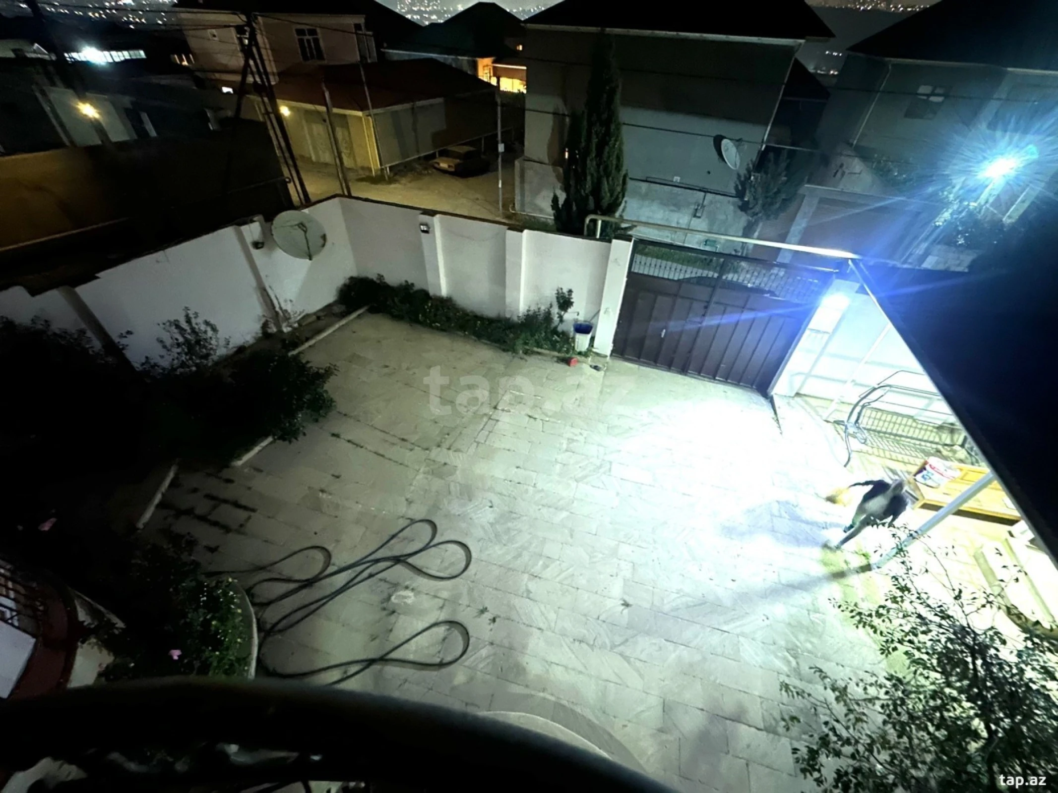 Satılır 8 otaqlı həyət evi