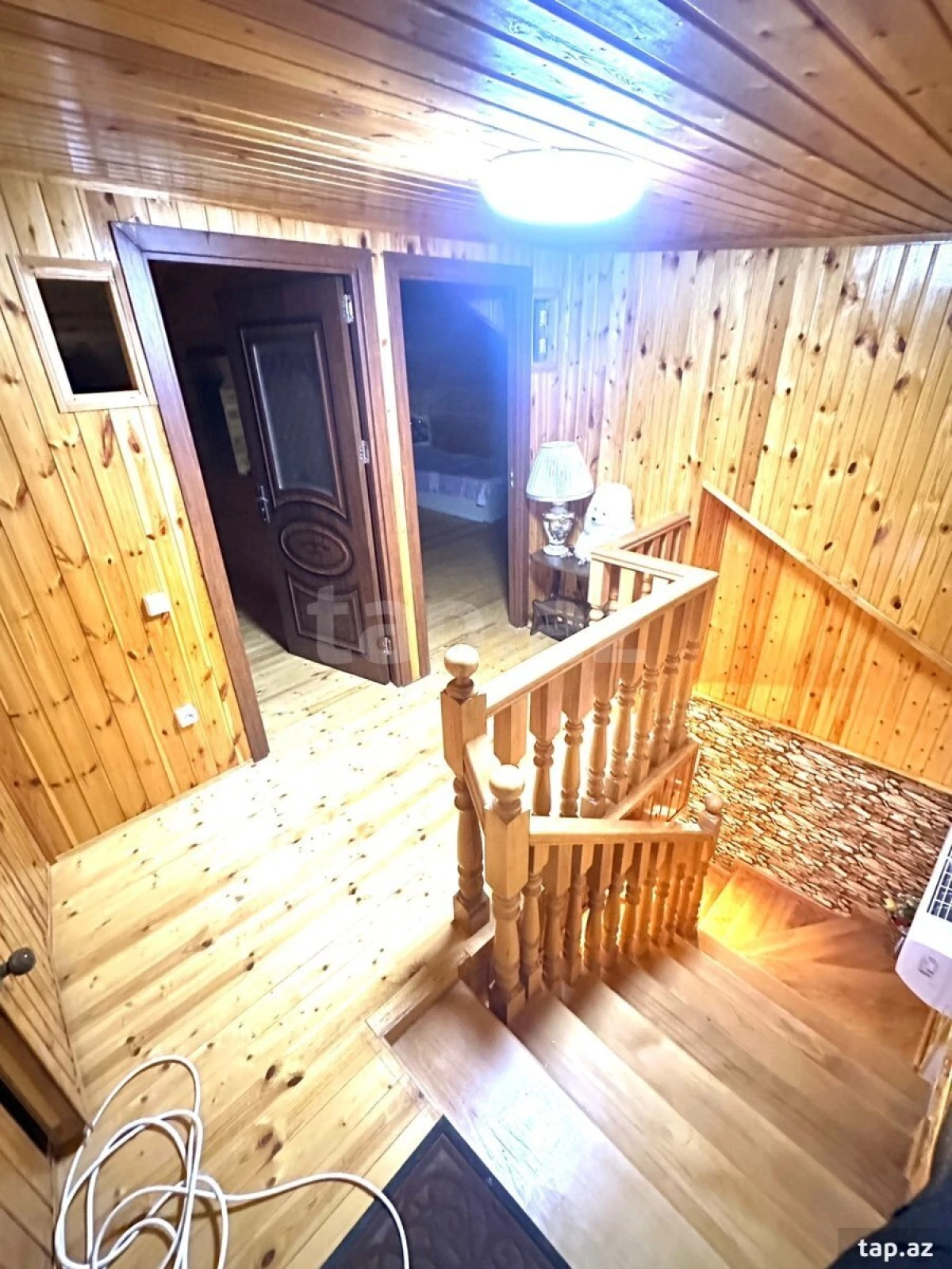 Satılır 8 otaqlı həyət evi