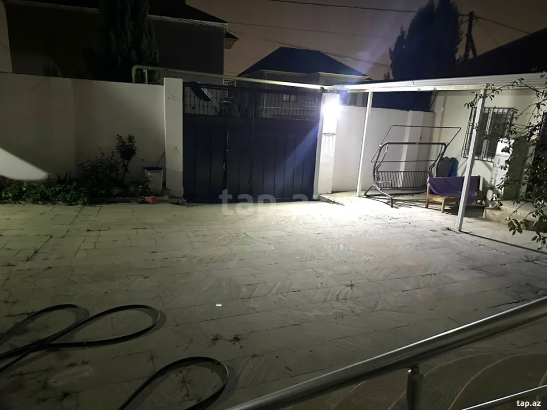 Satılır 8 otaqlı həyət evi