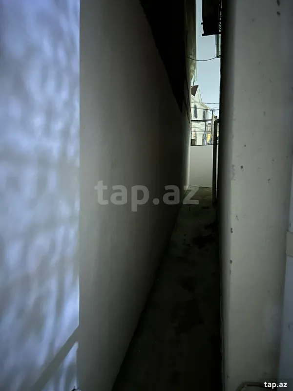 Satılır 8 otaqlı həyət evi