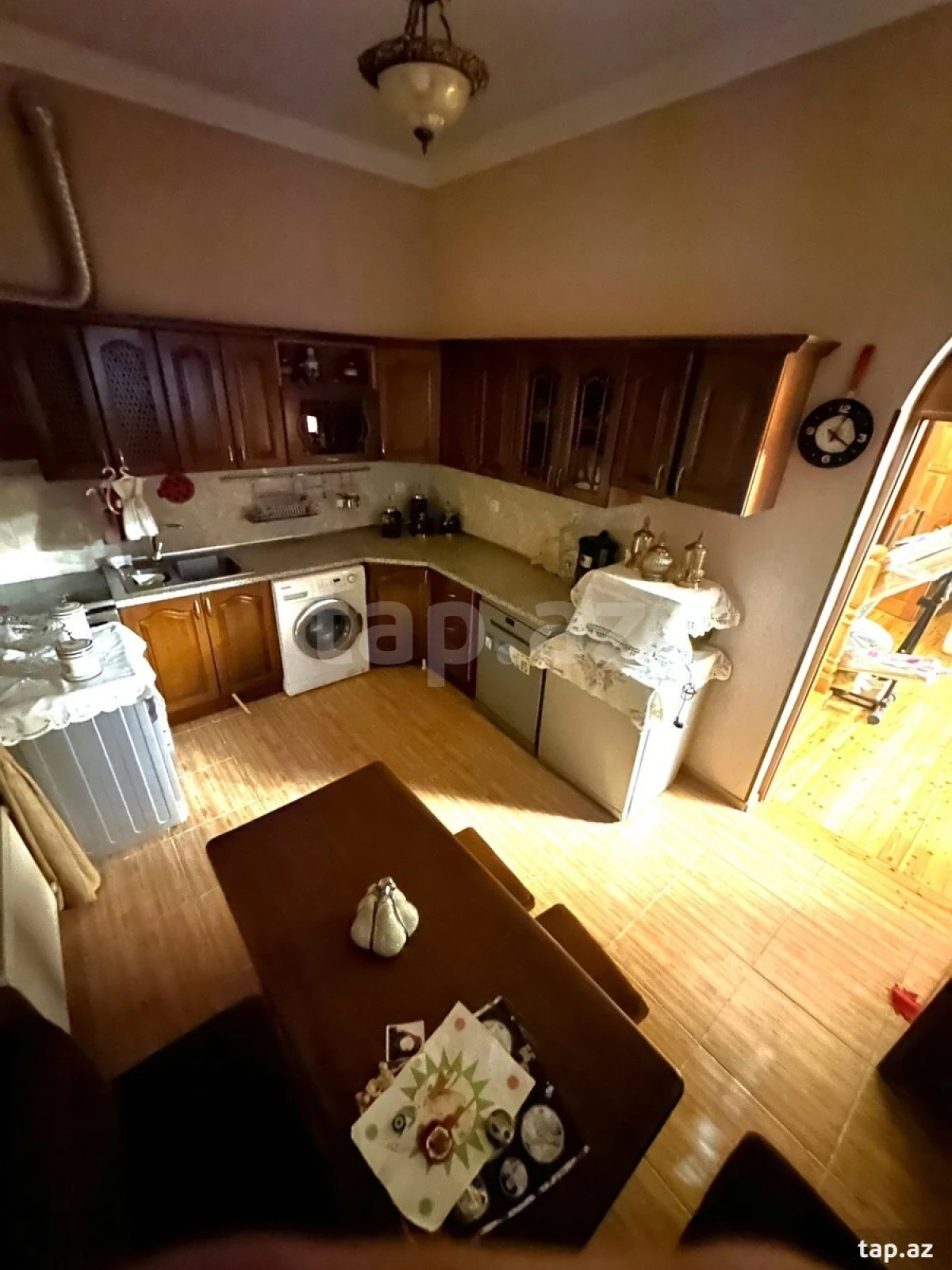 Satılır 8 otaqlı həyət evi