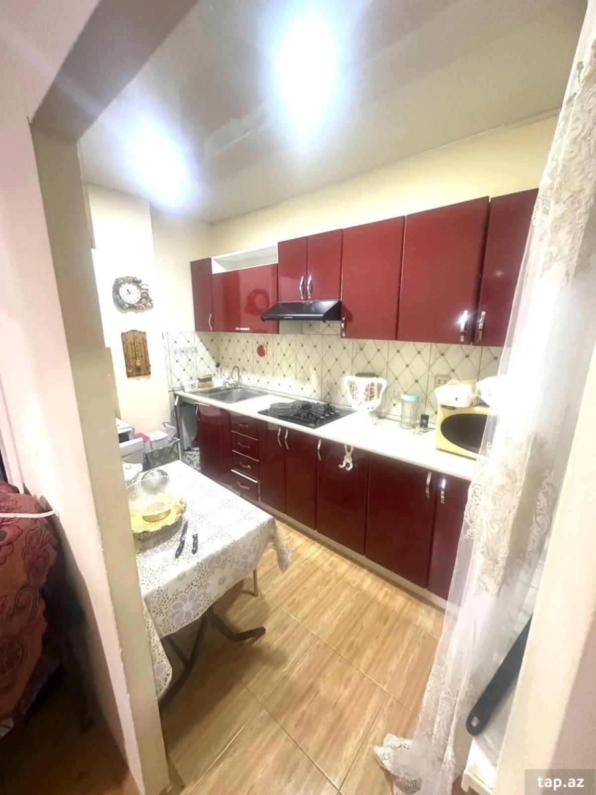 Satılır 8 otaqlı həyət evi