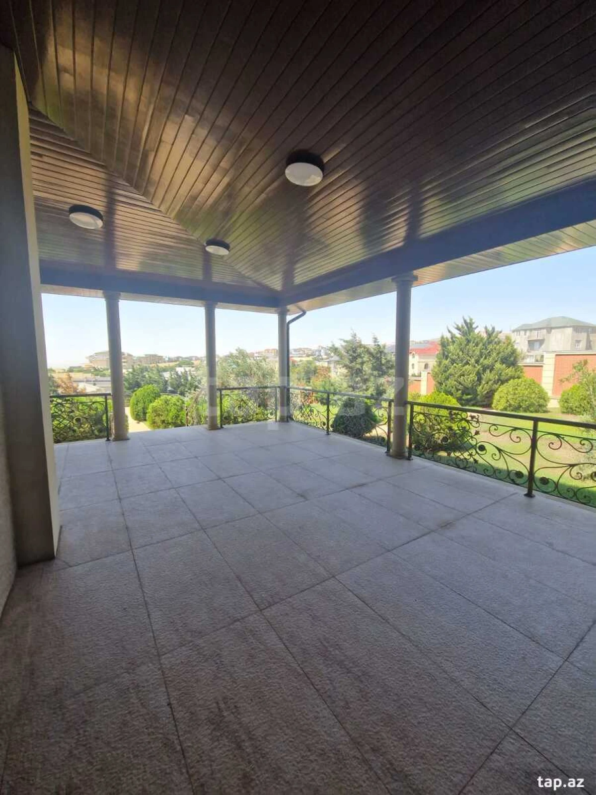 Kirayə verilir 6 otaqlı həyət evi