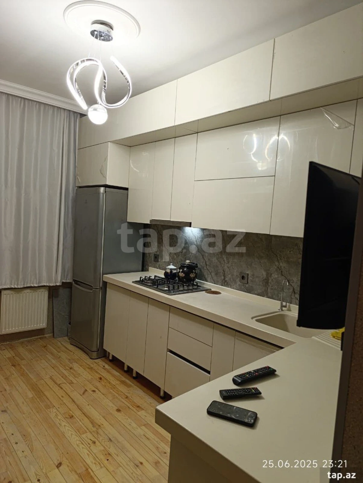 Satılır 3 otaqlı yeni tikili 81.5 m²