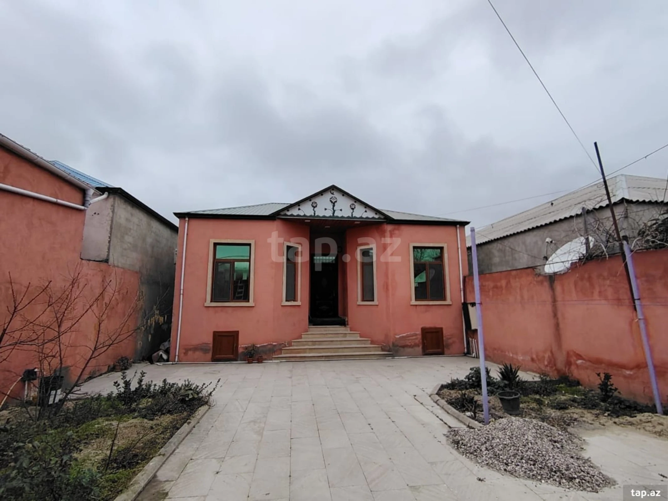 Satılır 3 otaqlı həyət evi