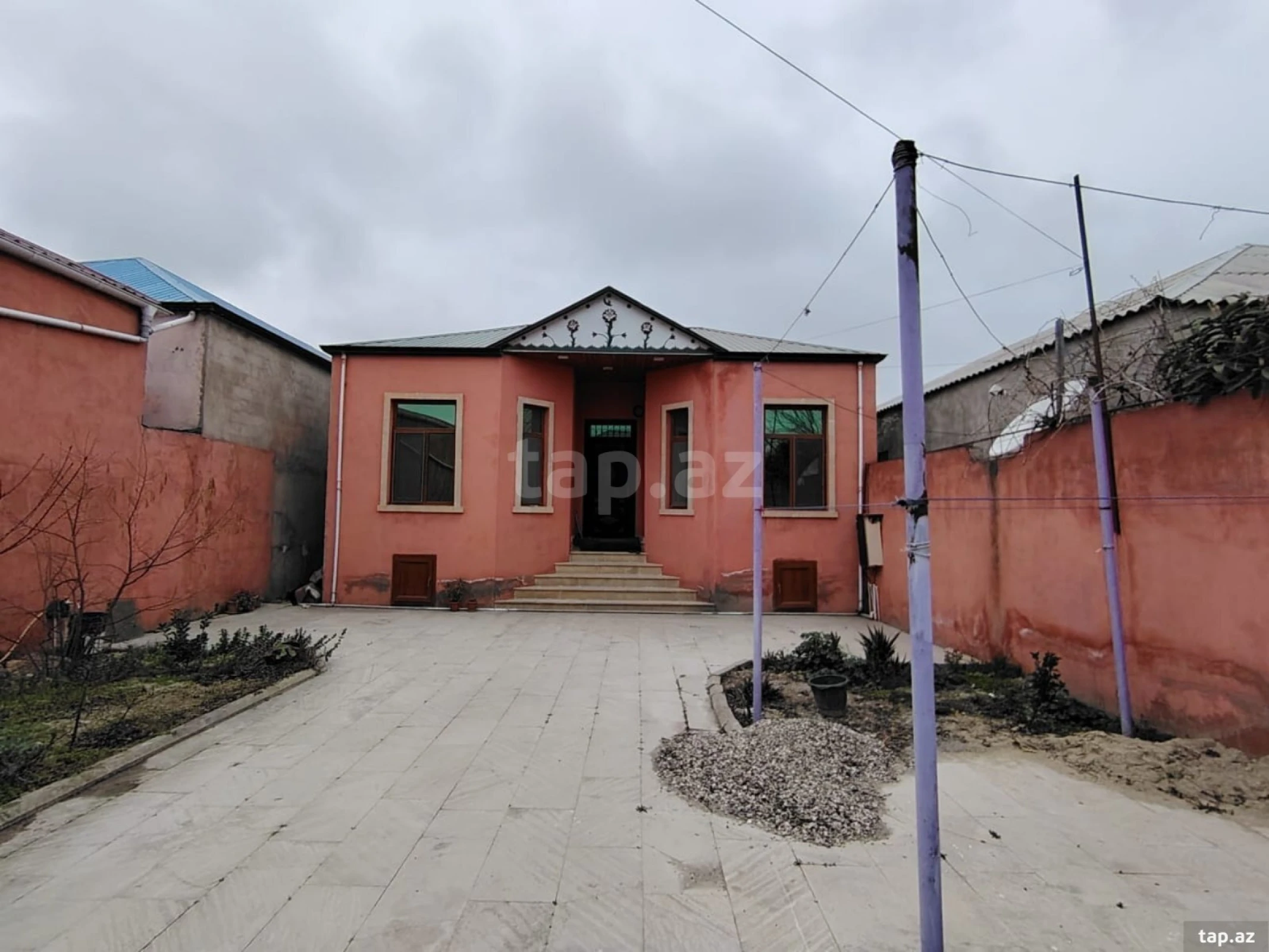 Satılır 3 otaqlı həyət evi