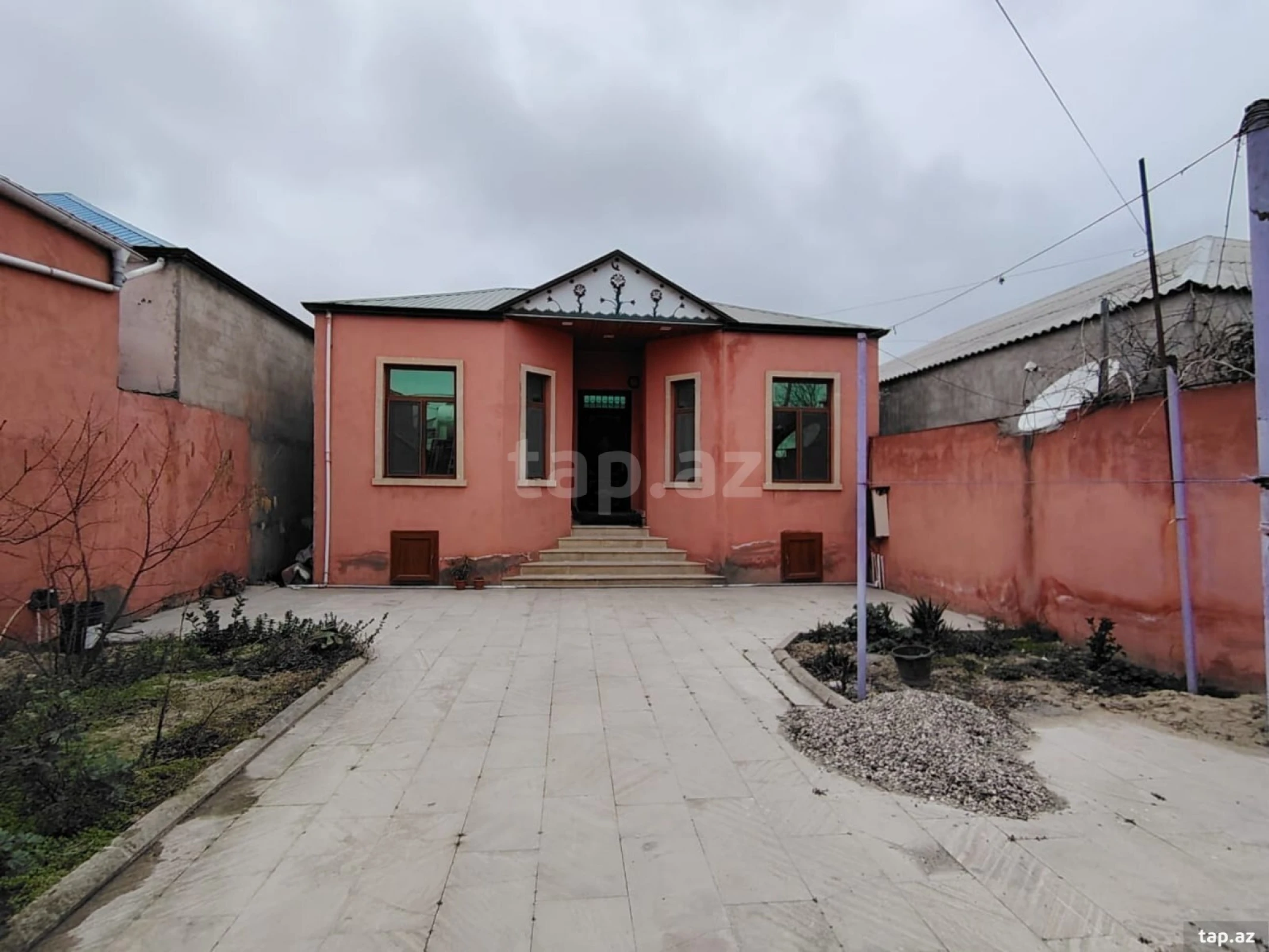 Satılır 3 otaqlı həyət evi