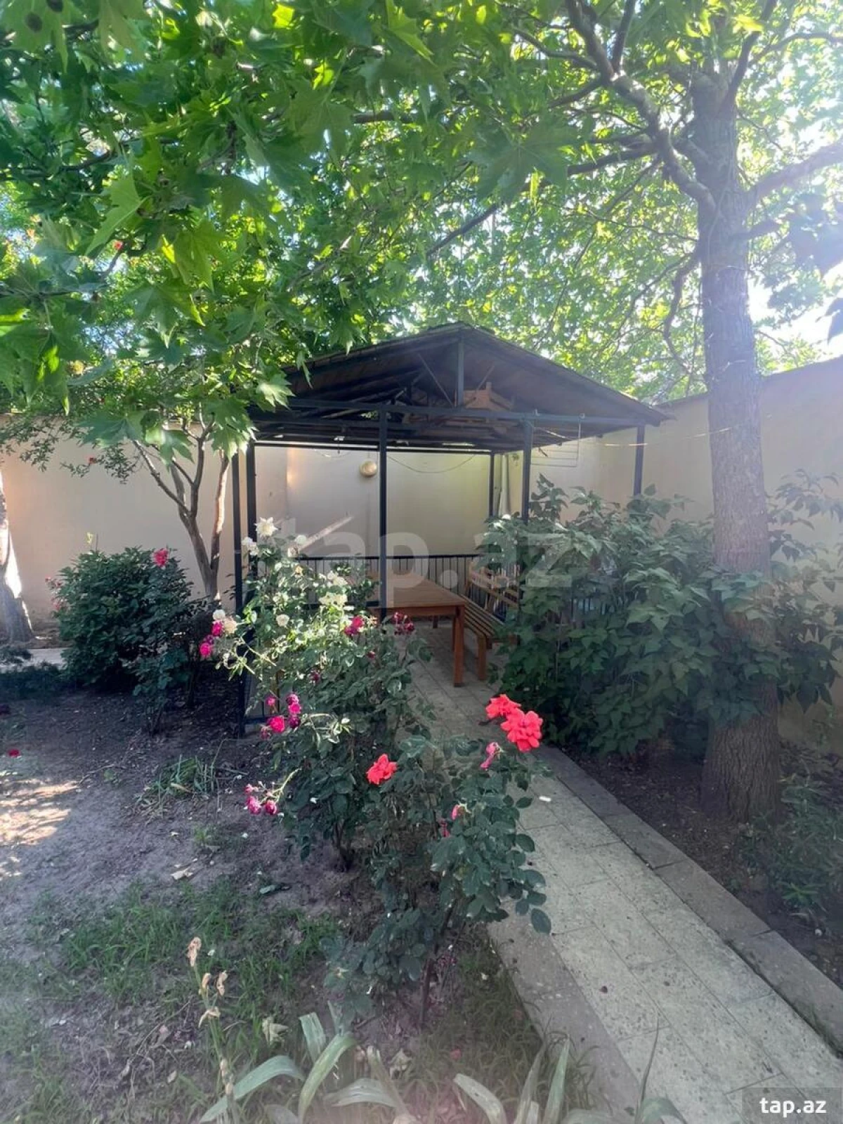 Satılır 4 otaqlı həyət evi