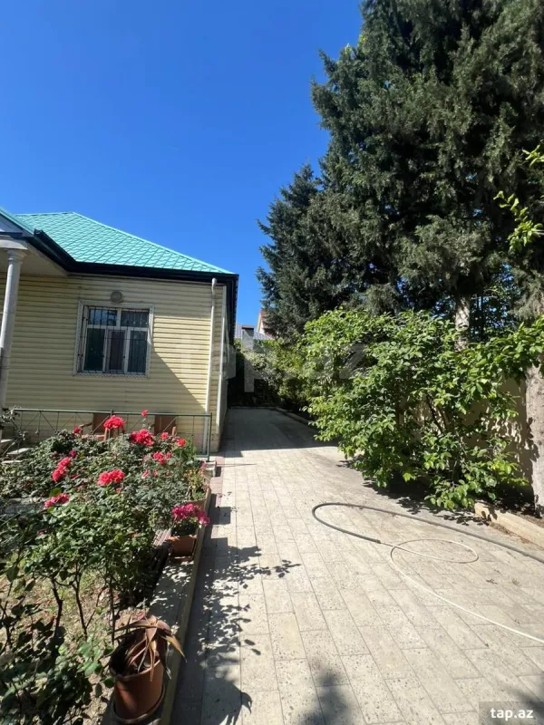 Satılır 4 otaqlı həyət evi