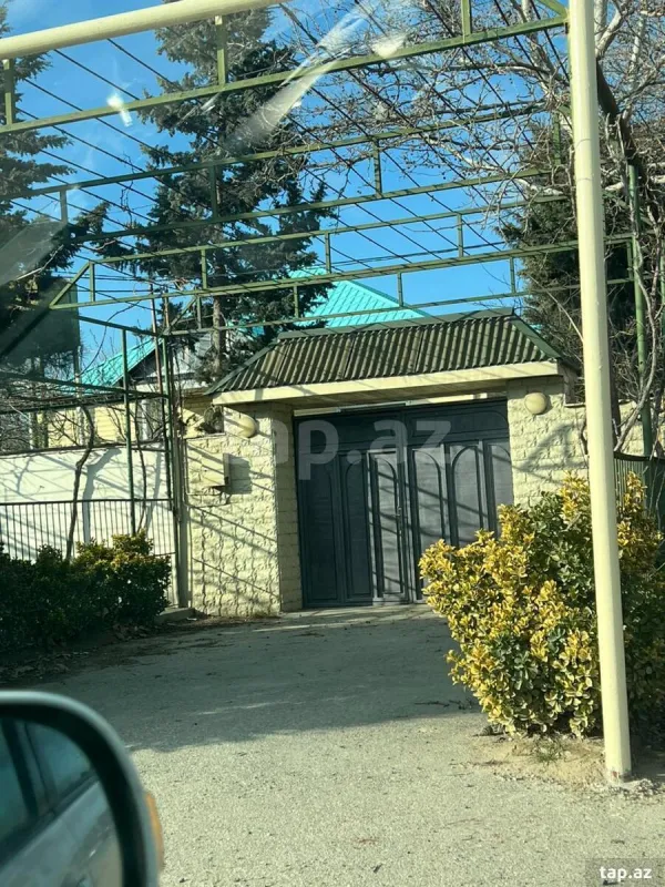 Satılır 4 otaqlı həyət evi