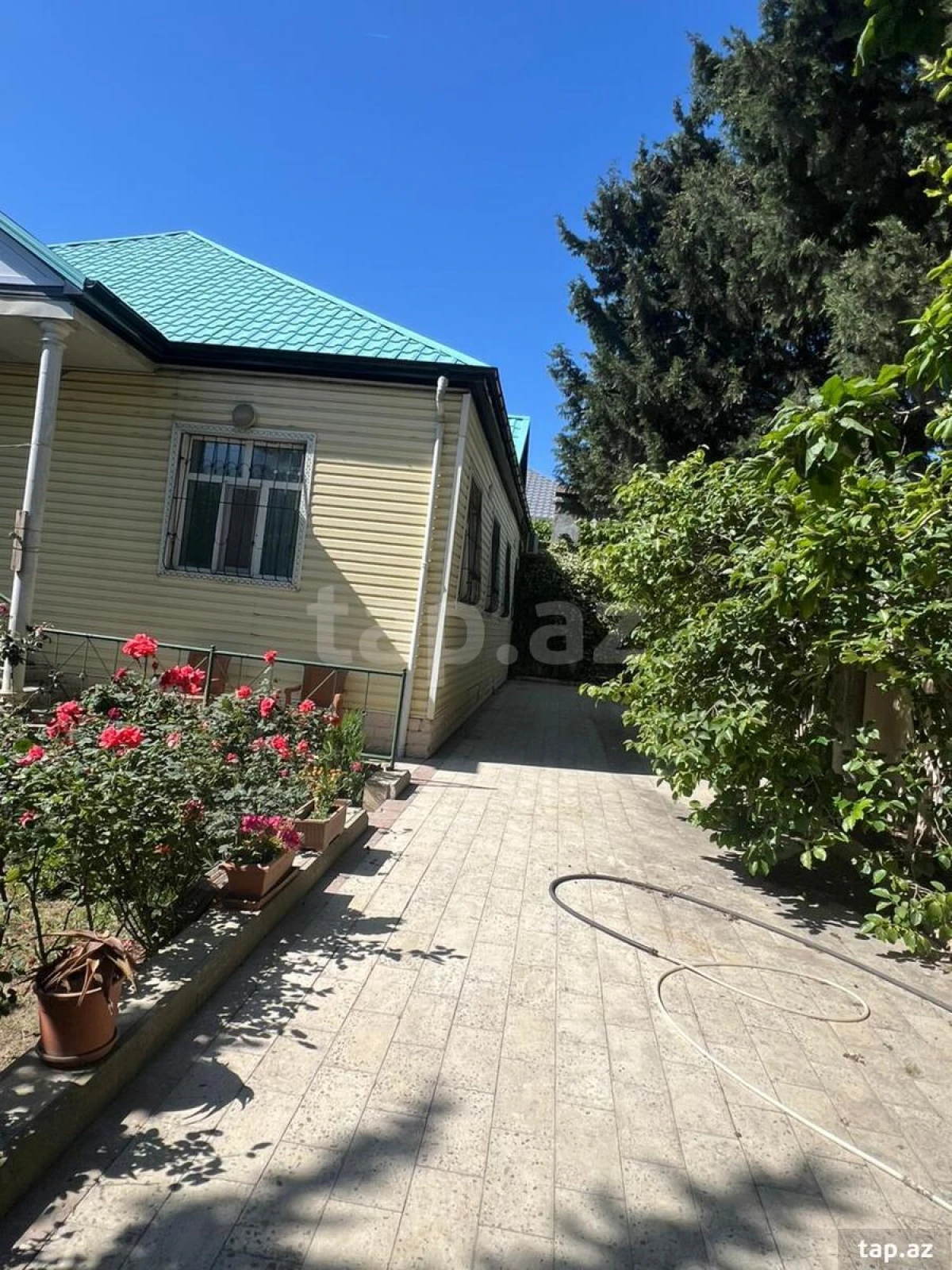 Satılır 4 otaqlı həyət evi