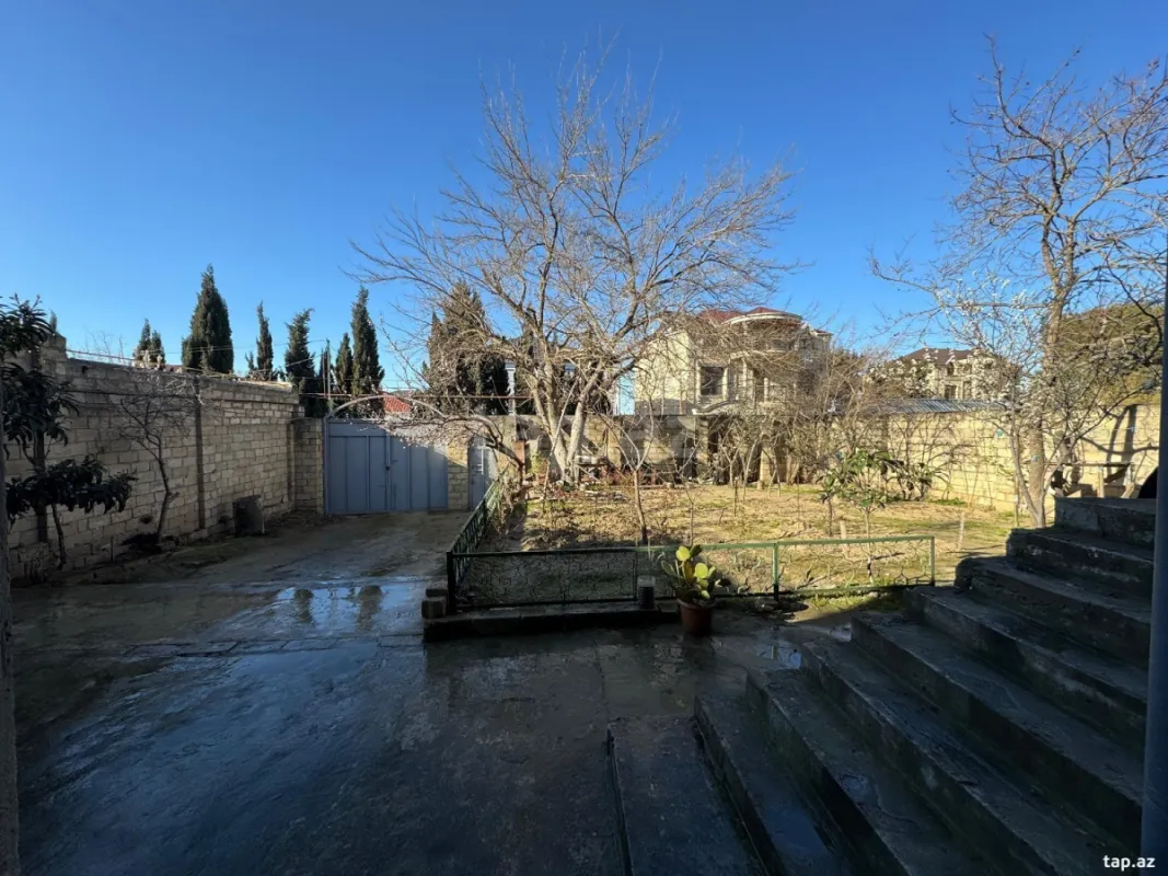 Satılır 9 otaqlı həyət evi